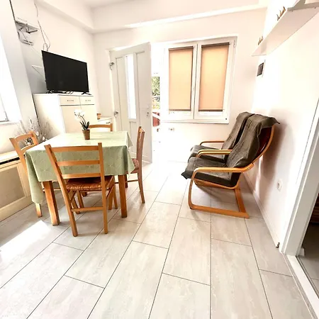 Orgonavirag Appartement